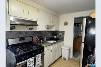 542 Prospect Place, Lyndhurst Township, NJ 07071 - Photo 4