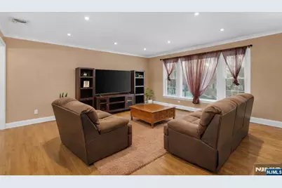 147 Pine Avenue, New Milford, NJ 07646 - Photo 18