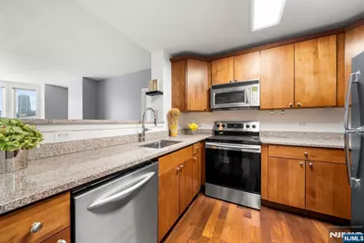 5105 City Place 5105 #5105, Edgewater, NJ 07020 - Photo 6