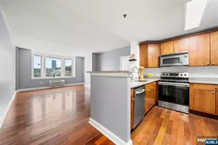 5105 City Pl 5105, Edgewater, NJ 07020 - Photo 4