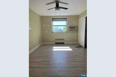 2345 Linwood Avenue 5F #5F, Fort Lee, NJ 07024 - Photo 10