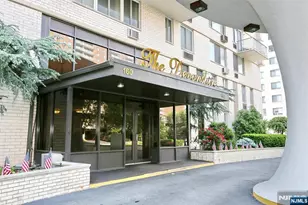 160 Overlook Ave 4C, Hackensack, NJ 07601 - Photo 2