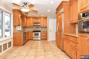 339 Kay Ln, Wyckoff Township, NJ 07481 - Photo 8