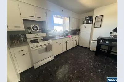 221 Orient Way 2R #2R, Lyndhurst Township, NJ 07071 - Photo 8