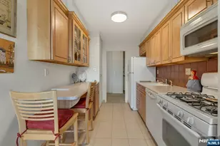 2000 Linwood Ave 10J, Fort Lee, NJ 07024 - Photo 10