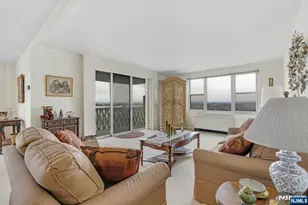 2000 Linwood Ave 10J, Fort Lee, NJ 07024 - Photo 2