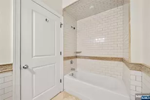 255 Laird 1, Cliffside Park, NJ 07010 - Photo 16