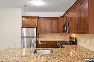 255 Laird 1, Cliffside Park, NJ 07010 - Photo 6