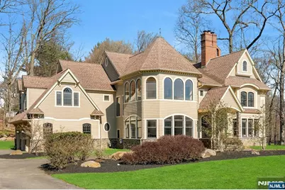 213 Stokes Farm Road, Franklin Lakes, NJ 07417 - Photo 2