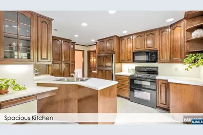 112 Edgewood Road, Allendale, NJ 07401 - Photo 8