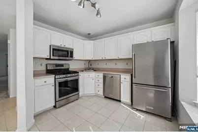 2106 Henry Court, Mahwah, NJ 07430 - Photo 8