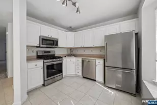 2106 Henry Ct, Mahwah, NJ 07430 - Photo 8