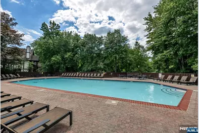 707 Thoreau Court, Mahwah, NJ 07430 - Photo 14