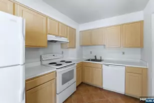 1111 River Road C6, Edgewater, NJ 07020 - Photo 4