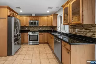 178 Undercliff Ave, Edgewater, NJ 07020 - Photo 6