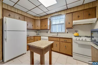 712 Meyer Avenue, Lyndhurst Township, NJ 07071 - Photo 6