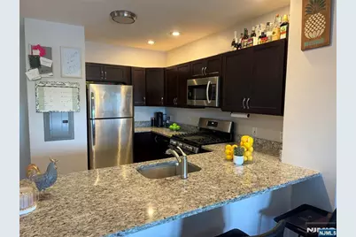 242 The Promenade 242 #242, Edgewater, NJ 07020 - Photo 2