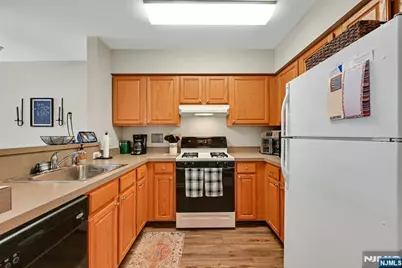 189 Forest Avenue 216 #216, Paramus, NJ 07652 - Photo 6