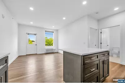 315 Railroad Avenue 204 #204, East Rutherford, NJ 07073 - Photo 4