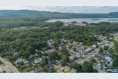 923 Ringwood Avenue 2 #2, Wanaque, NJ 07420 - Photo 2