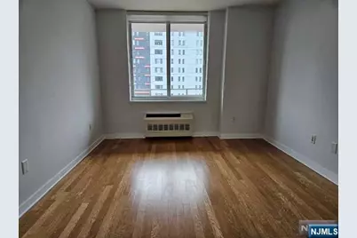 807 Hudson Park, Edgewater, NJ 07020 - Photo 12