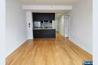 807 Hudson Park, Edgewater, NJ 07020 - Photo 2