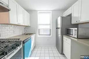 787 Summit Ave 11, Jersey City, NJ 07307 - Photo 14