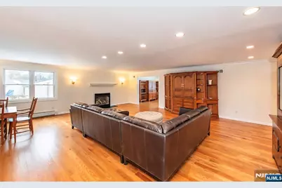 5 Pin Oak, West Caldwell, NJ 07006 - Photo 4