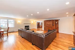 5 Pin Oak, West Caldwell, NJ 07006 - Photo 4