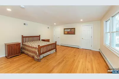 5 Pin Oak, West Caldwell, NJ 07006 - Photo 16