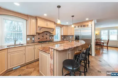 5 Pin Oak, West Caldwell, NJ 07006 - Photo 10