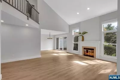 153 Oldwoods Court, Mahwah, NJ 07430 - Photo 4