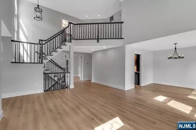 153 Oldwoods Court, Mahwah, NJ 07430 - Photo 2