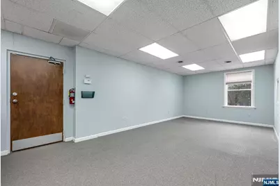 573 Valley Road 5 #5, Wayne, NJ 07470 - Photo 6