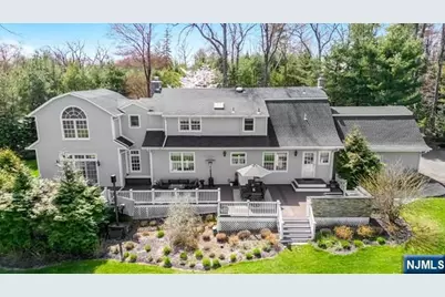 202 Chestnut Ridge Road, Saddle River, NJ 07458 - Photo 2