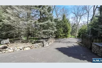 202 Chestnut Ridge Road, Saddle River, NJ 07458 - Photo 4