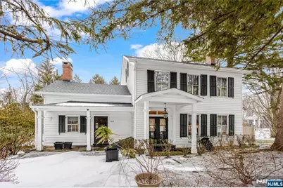 525 Franklin Avenue, Franklin Lakes, NJ 07417 - Photo 1