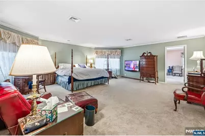 525 Franklin Avenue, Franklin Lakes, NJ 07417 - Photo 20