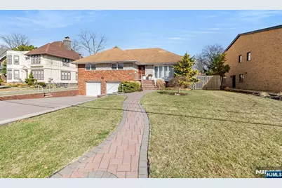 1070 Cumbermeade Road, Fort Lee, NJ 07024 - Photo 4