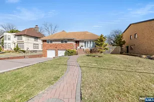 1070 Cumbermeade Rd, Fort Lee, NJ 07024 - Photo 4