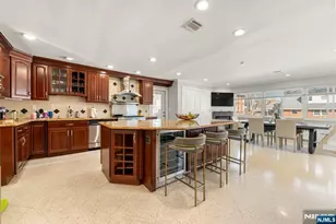 1070 Cumbermeade Rd, Fort Lee, NJ 07024 - Photo 6