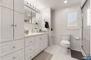 1070 Cumbermeade Rd, Fort Lee, NJ 07024 - Photo 20