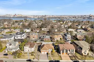 1070 Cumbermeade Rd, Fort Lee, NJ 07024 - Photo 36