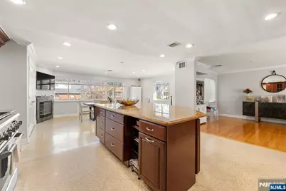 1070 Cumbermeade Road, Fort Lee, NJ 07024 - Photo 10