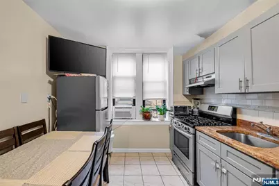 527 34th Street D2 #D2, Union City, NJ 07087 - Photo 2