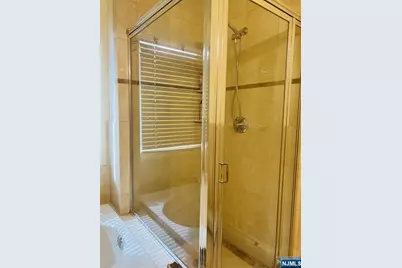 428 Grandview Place 428 #428, Fort Lee, NJ 07024 - Photo 12