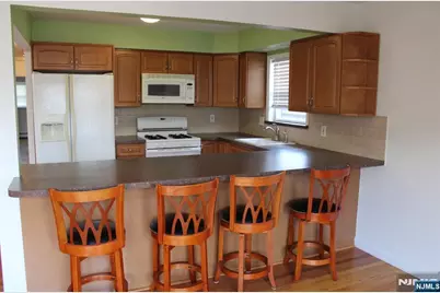 270 Kamena Street B Side 2nd F #B Side 2nd F, Fairview, NJ 07022 - Photo 4