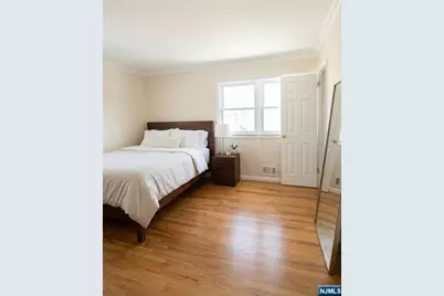 346 Alan Drive, Paramus, NJ 07652 - Photo 4