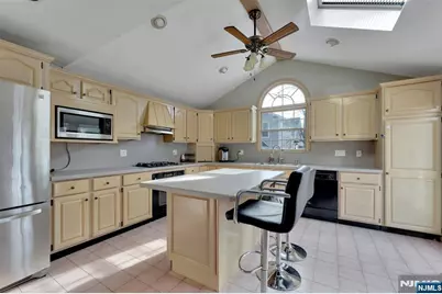 119 Sussex Road, Bergenfield, NJ 07621 - Photo 8