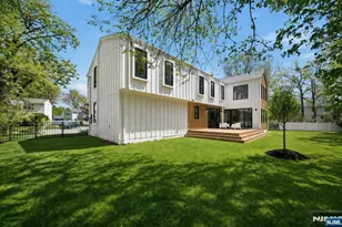 23 Cherry Ct, Cresskill, NJ 07626 - Photo 4